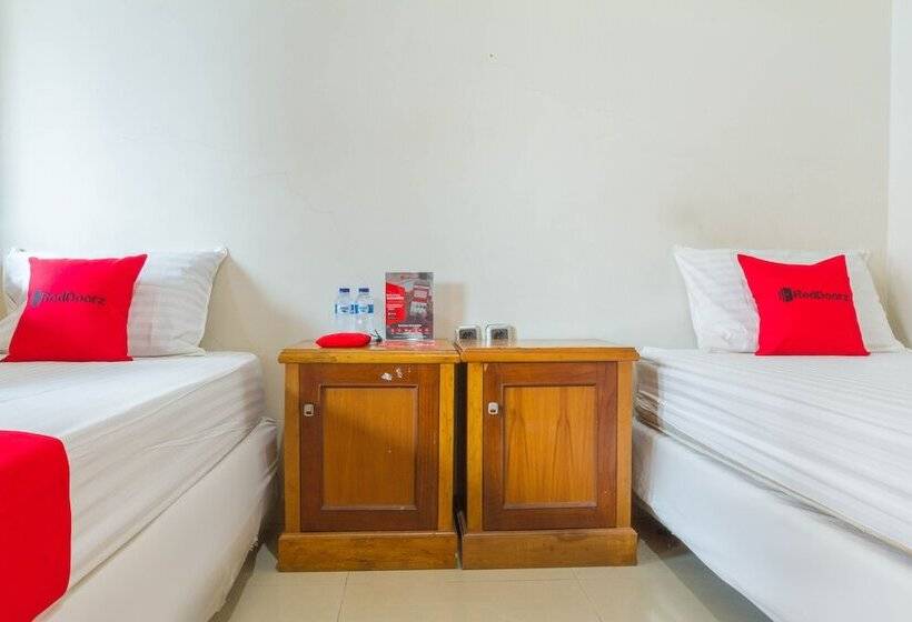 Номер Economy, Reddoorz Near Pasar Pagi Cirebon 2