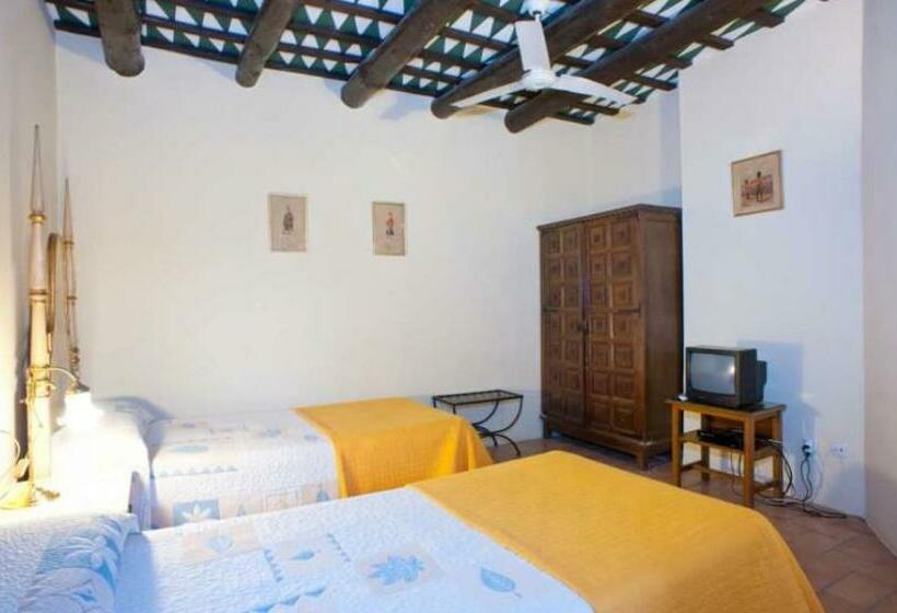 Номер Стандарт, Hostal La Riera De Peratallada
