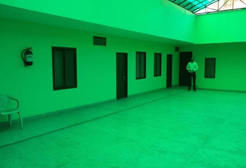 Economy Triple Room, Chandra Lokk