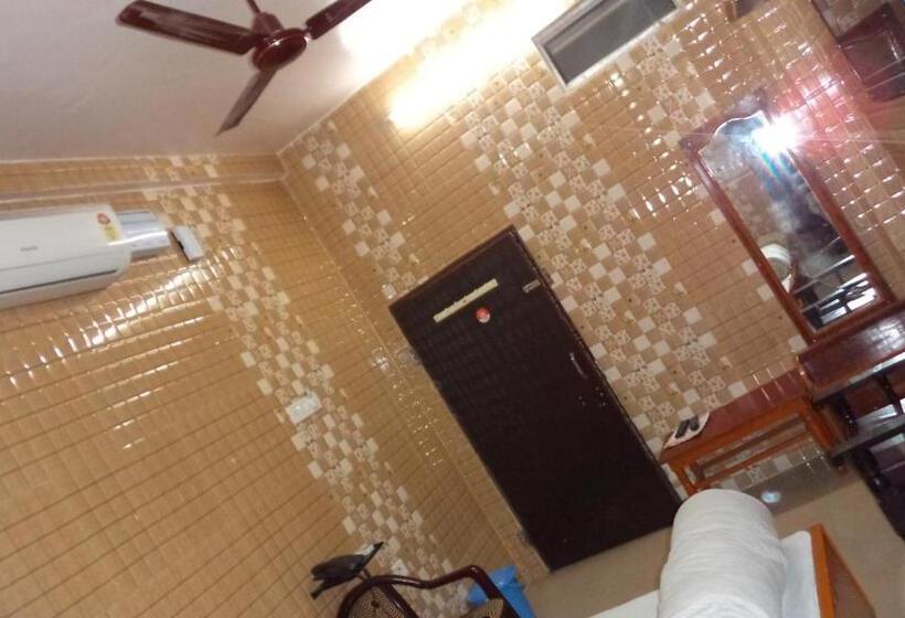 Economy Triple Room, Chandra Lokk