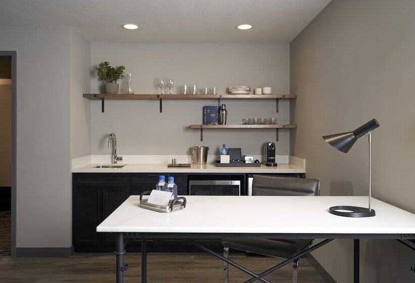 סוויטה עם מרפסת, Archer Hotel Seattle/redmond