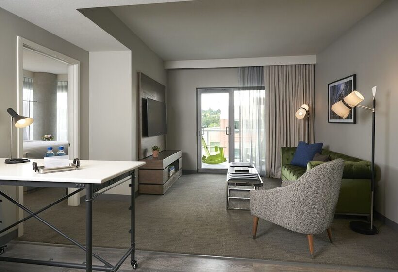 סוויטה עם מרפסת, Archer Hotel Seattle/redmond