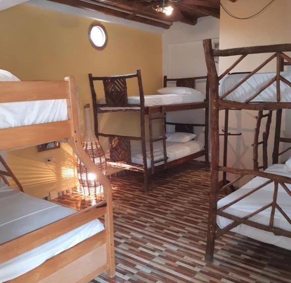 Семейный Номер, Weekendhostal