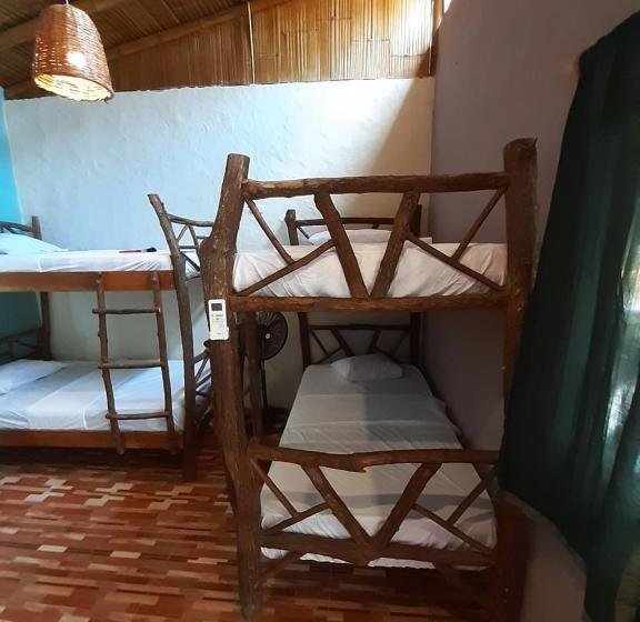 חדר לארבעה סטנדרטי עם מרפסת, Weekendhostal