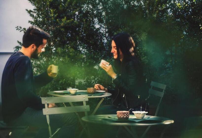 اتاق لوکس, Kapsott B&b