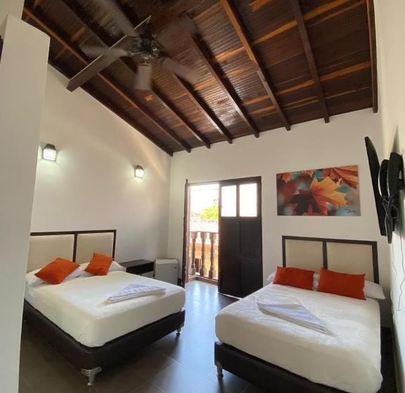 Четырехместный Номер Стандарт с Балконом, Casa Suite Curiti