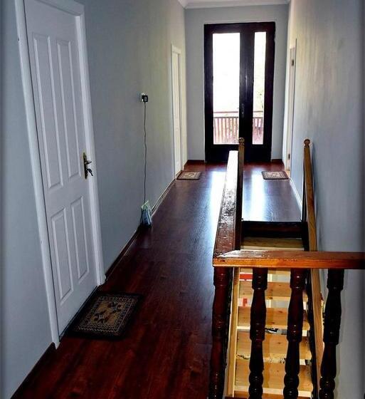 اتاق اکونومی, Guest House Qedi
