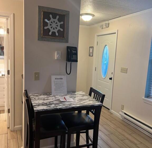 Family Suite, Carbone S Beachside Guest Rooms