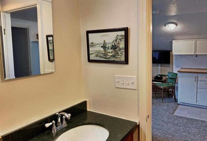 Четырехместный Номер Стандарт, Wheeler On The Bay Lodge And Marina