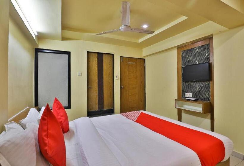 اتاق استاندارد, Spot On Hotel Shreeji Palace