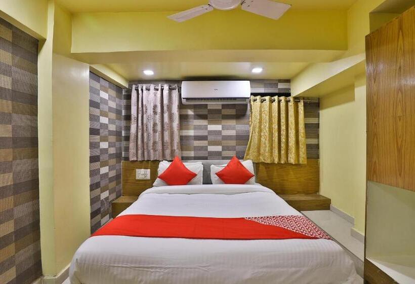 اتاق استاندارد, Spot On Hotel Shreeji Palace