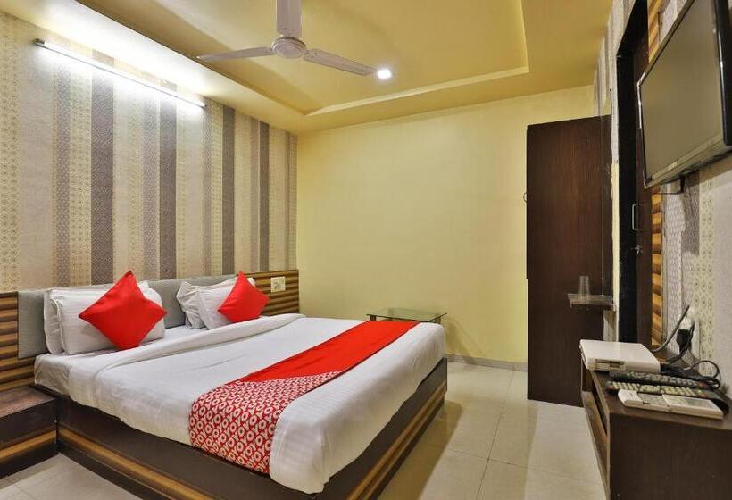 اتاق استاندارد, Spot On Hotel Shreeji Palace