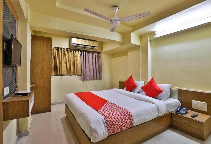 اتاق استاندارد, Spot On Hotel Shreeji Palace