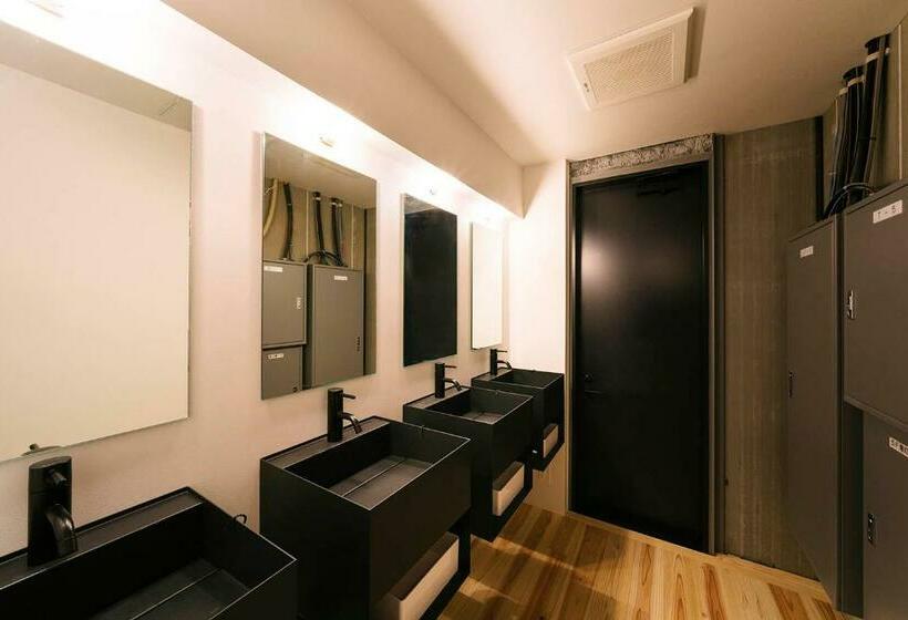Кровать в Общей Комнате, Manga Art Hotel, Tokyo