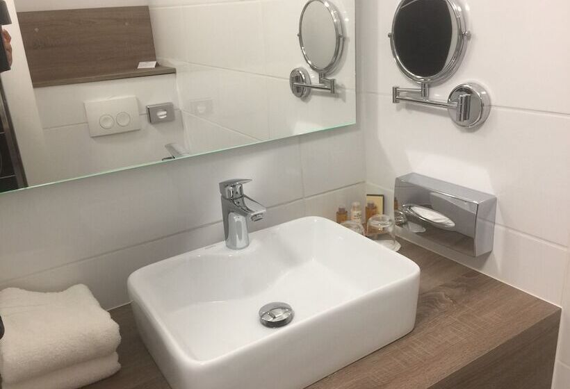 Номер Классика Двуспальная Кровать, Best Western Le Vauban