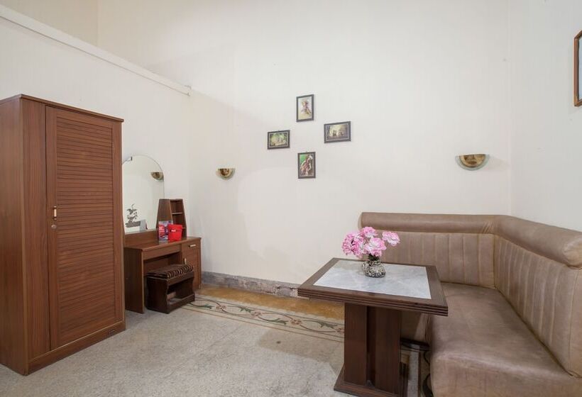 Номер Стандарт, Reddoorz @ Lawang