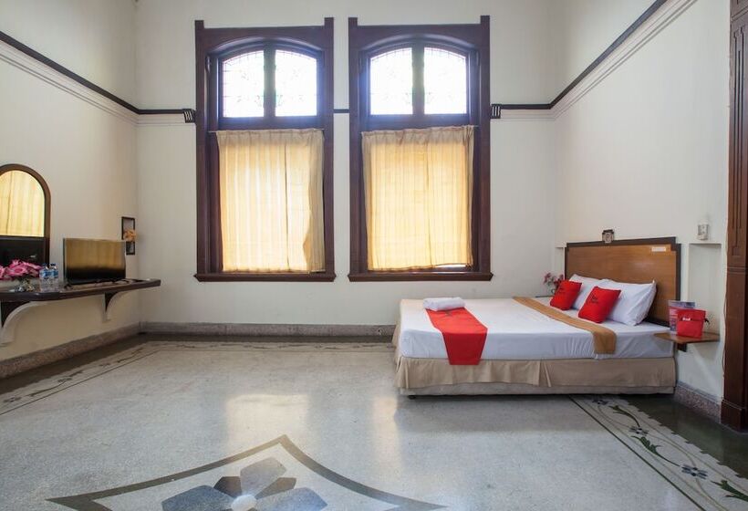 Номер Deluxe, Reddoorz @ Lawang