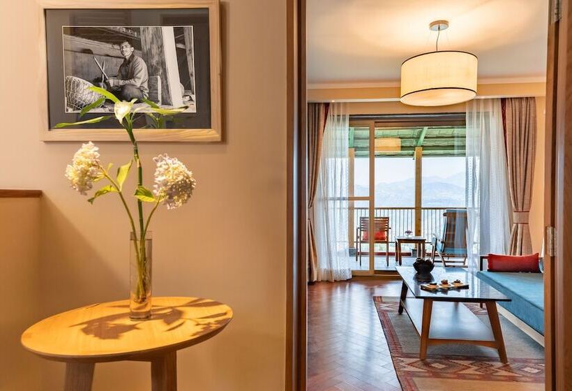 Люкс Дюплекс, Taj Theog Resort & Spa Shimla