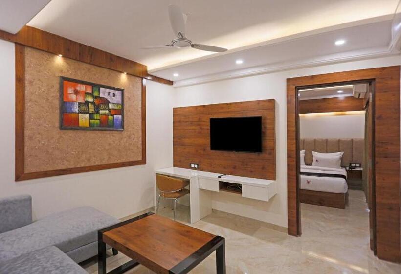 اتاق خانوادگی, Global Stay Near Delhi Airport