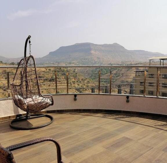 Люкс с Террасой, Pooja Villa Suites Rooms And Pool, Igatpuri