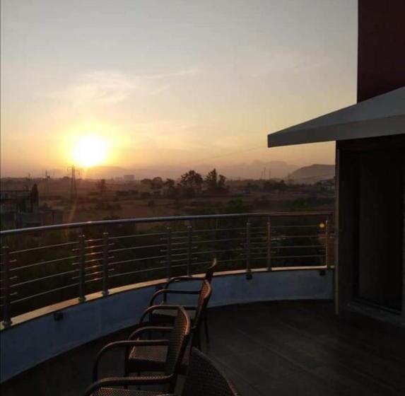 Люкс с Террасой, Pooja Villa Suites Rooms And Pool, Igatpuri