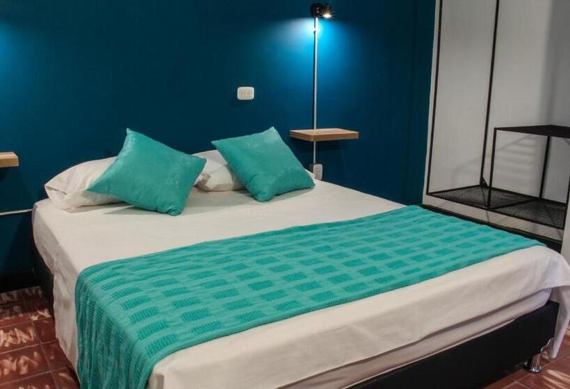 带共用浴室的标准房间, Zamia Hostel