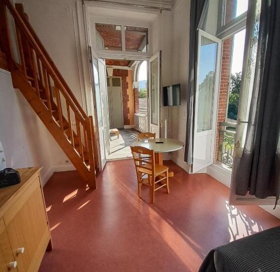 Студия Стандарт, Villa Bonvouloir