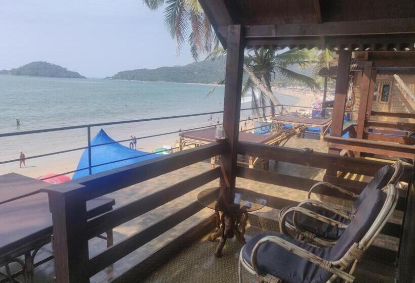Номер Deluxe Вид на Море с Балконом, Palolem Luxuries Beach Cottages