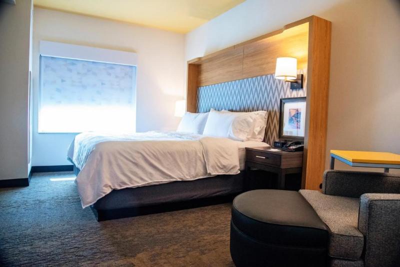 适合残疾人士使用的带超级大床的标准间, Holiday Inn & Suites   Savannah Airport   Pooler, An Ihg