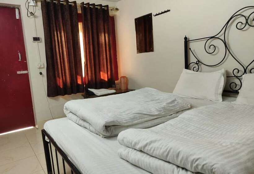 디럭스 룸, Kausani Retreat