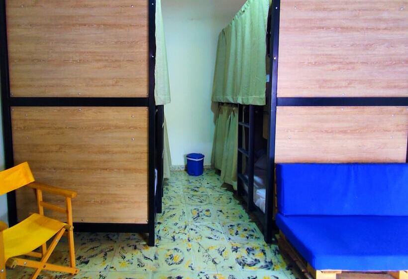 Кровать в Общей Комнате, Hostel Trip Monkey San Gil