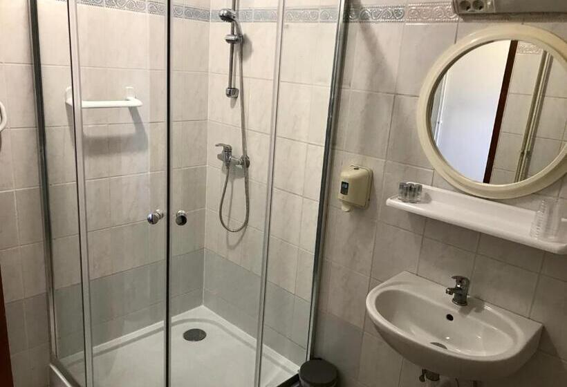 Люкс 3 Спальни, Sempre étterem és Panzió