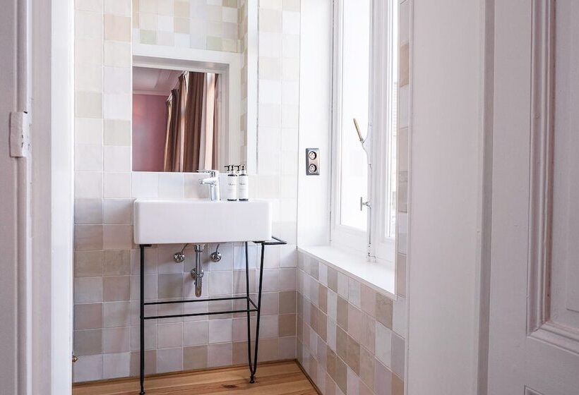 غرفة قياسية مزوَّدة بتراس, 22b&b