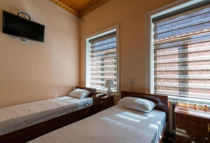 اتاق استاندارد سه نفره, Nurobod Guesthouse