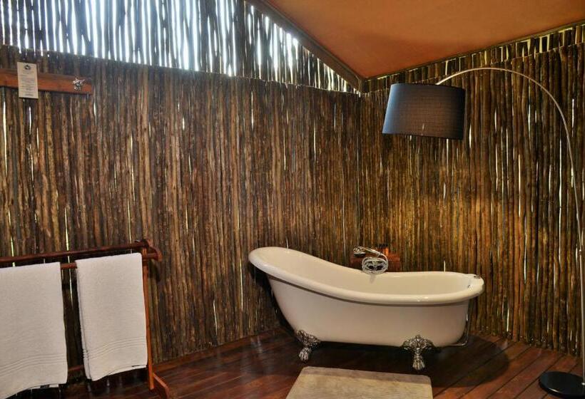 Deluxe room with river view, Jackalberry Chobe