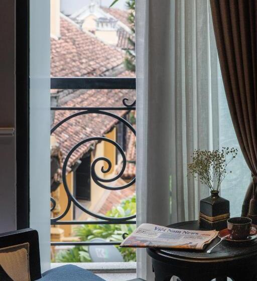 اتاق استاندارد سه تخته با بالکن, Aira Boutique Hanoi Hotel & Spa