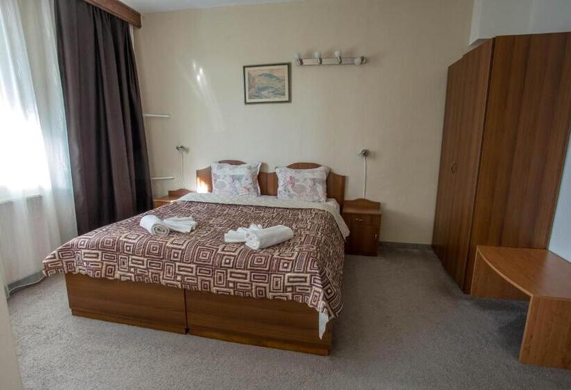 سوییت جونیور, Park Hotel Ivailo