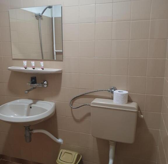 اتاق استاندارد سه تخته با بالکن, Park Hotel Ivailo