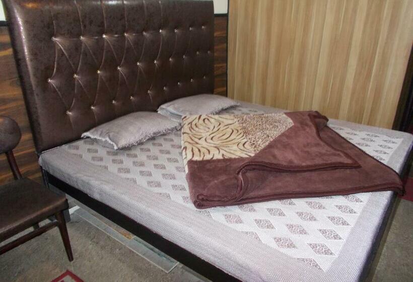 اتاق خانوادگی, Ratnam Guest House