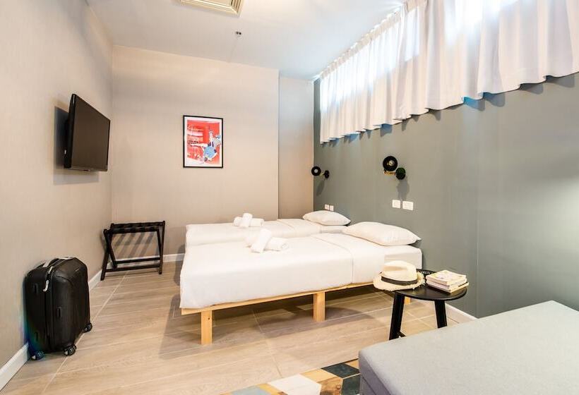 חדר סטנדרט לשלושה, The Spot Hostel