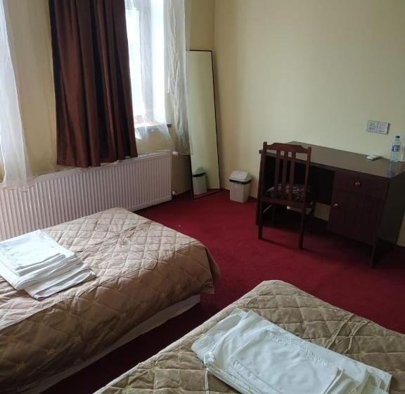 اتاق اکونومی, Hostel One