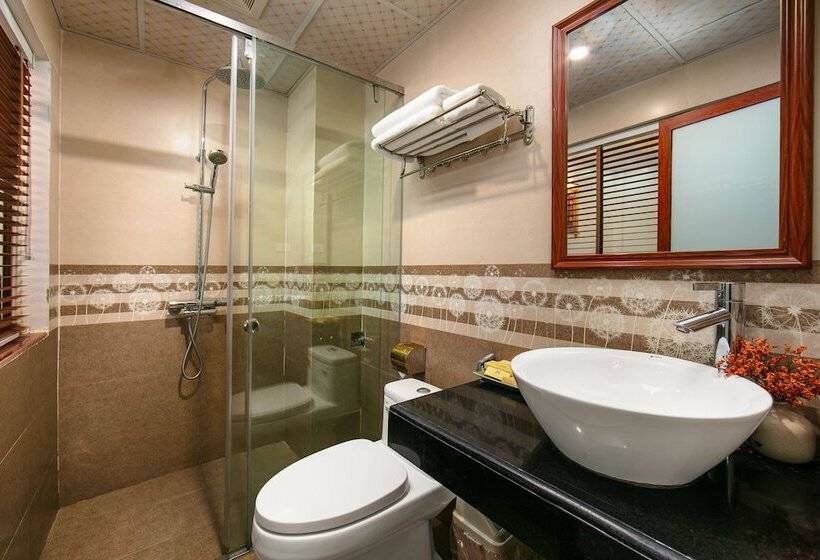 اتاق لوکس با بالکن, Sapa Mountain Queen House