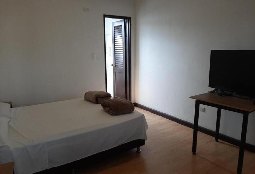 اتاق لوکس, Les Balcons Hostel