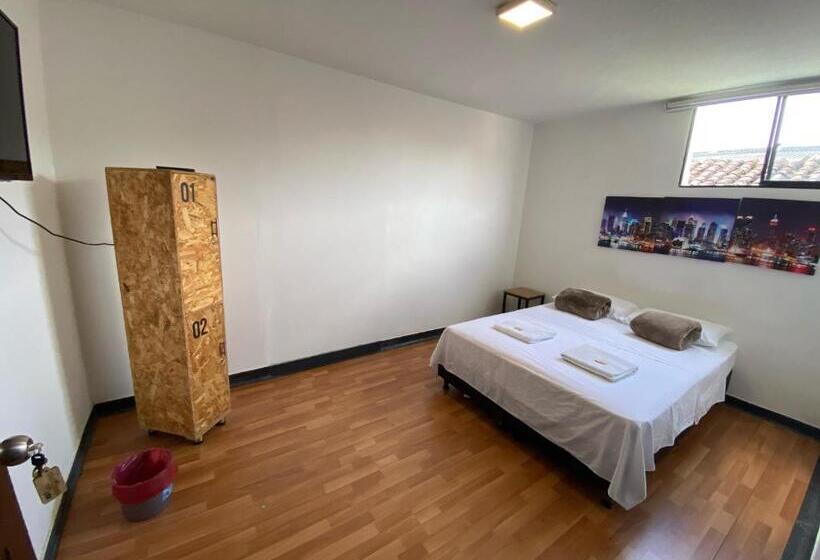 اتاق اکونومی, Les Balcons Hostel