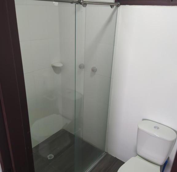 اتاق استاندارد سه تخته با بالکن, Les Balcons Hostel