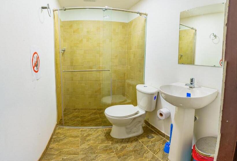 اتاق استاندارد چهار تخته, Les Balcons Hostel