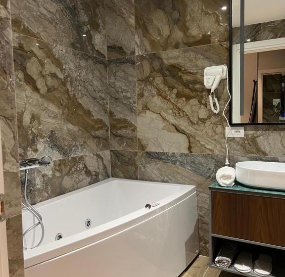 اتاق لوکس با تخت بزرگ, Domus Hotel & Apartments