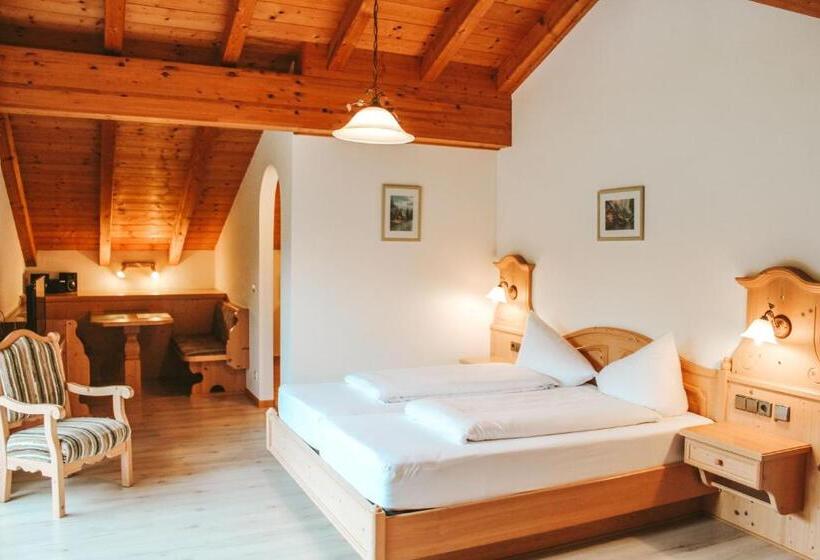 Студия Deluxe, Kaiserhof