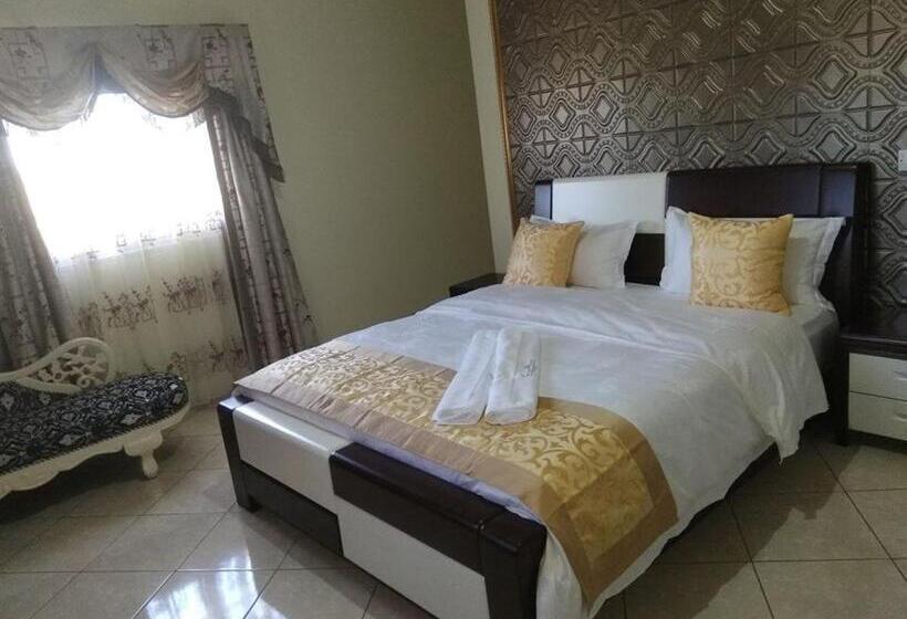 اتاق استاندارد سه نفره, Golden House