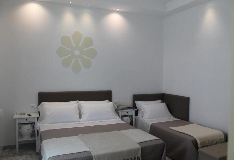 Трехместный Номер Комфорт, Flos Guest House